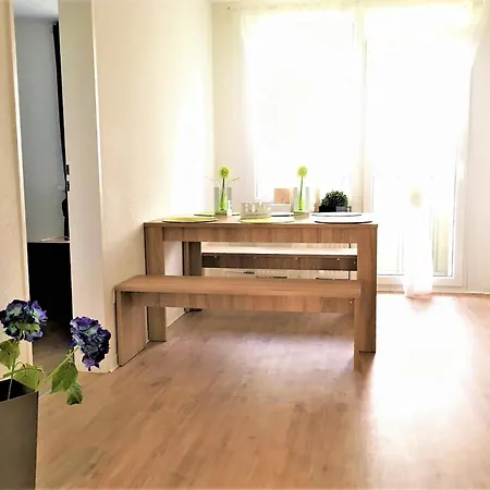 Work And Balcony Appartement *